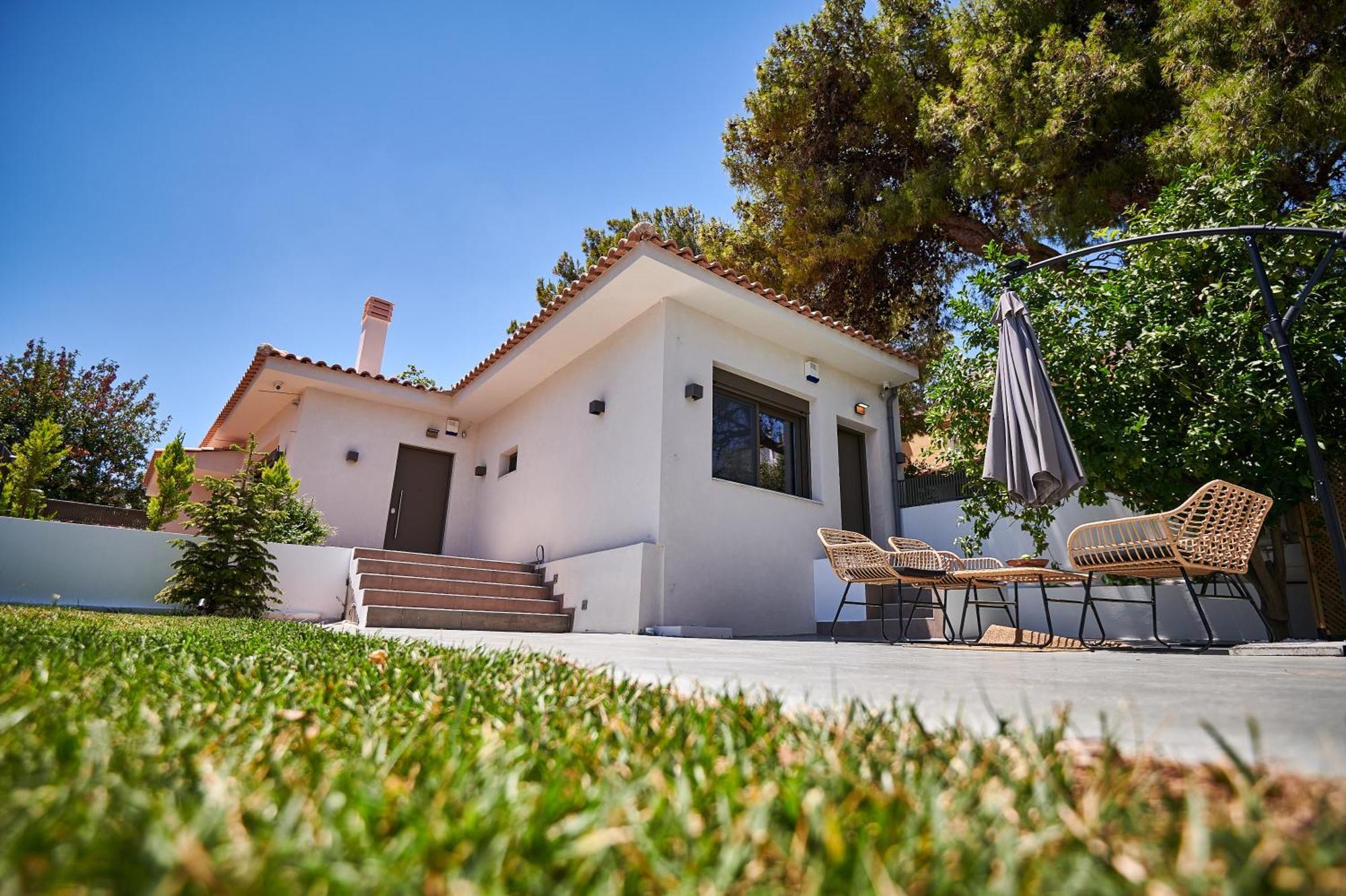 The Lemon House Apartment Artemida  Bagian luar foto